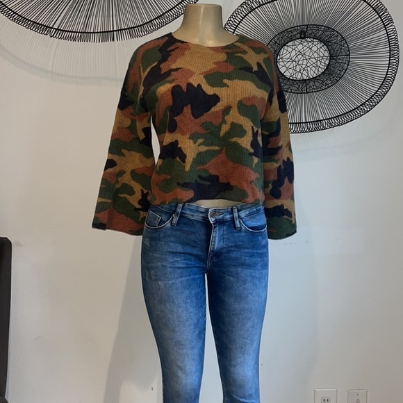 Cottontail Camo Wide-Sleeve Sweater - Picture 6 of 11